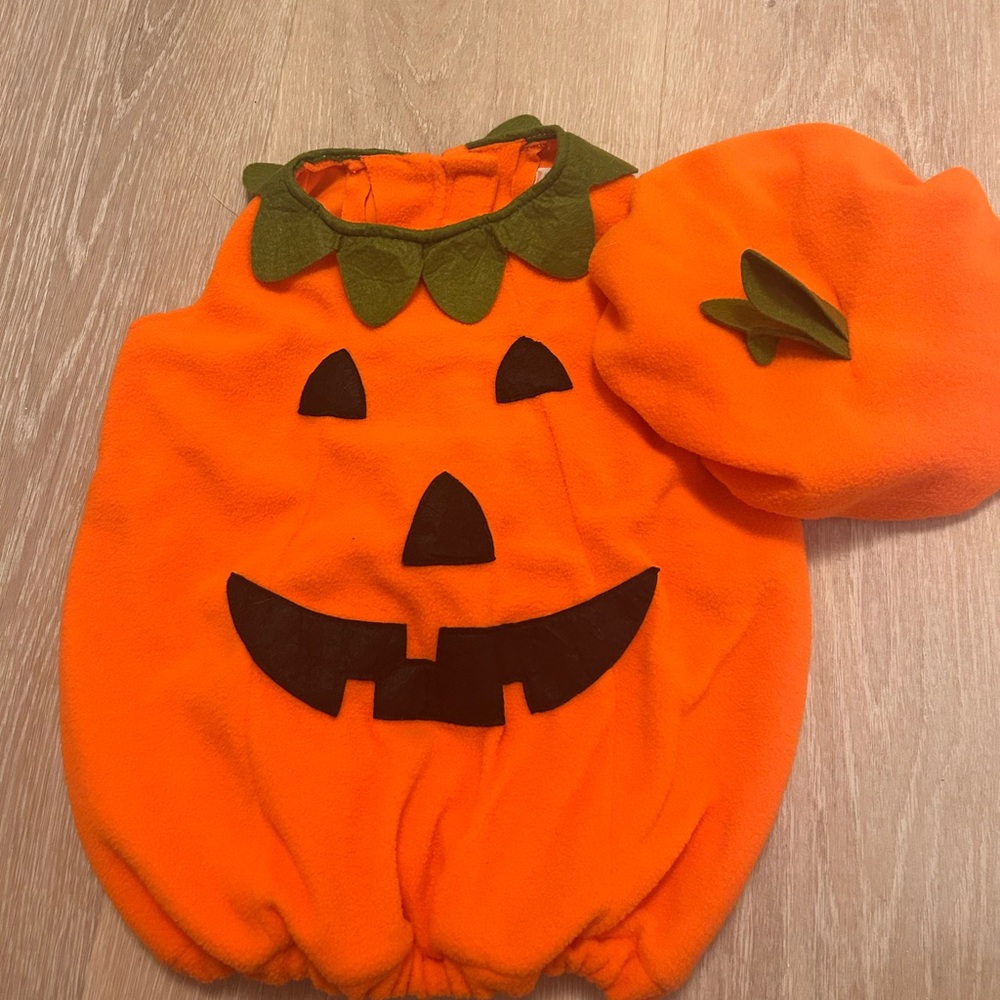 Pottery Barn Pumpkin Costume 6-12 months